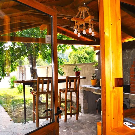 къщи брик 2 בית הארחה