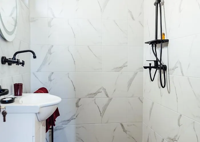 къщи брик 2 Сапарева Баня