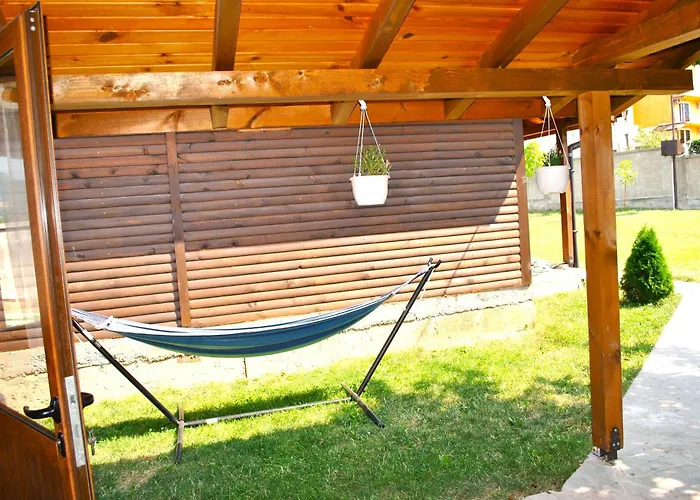 къщи брик 2 Къща за гости *