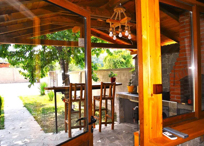 къщи брик 2 Къща за гости