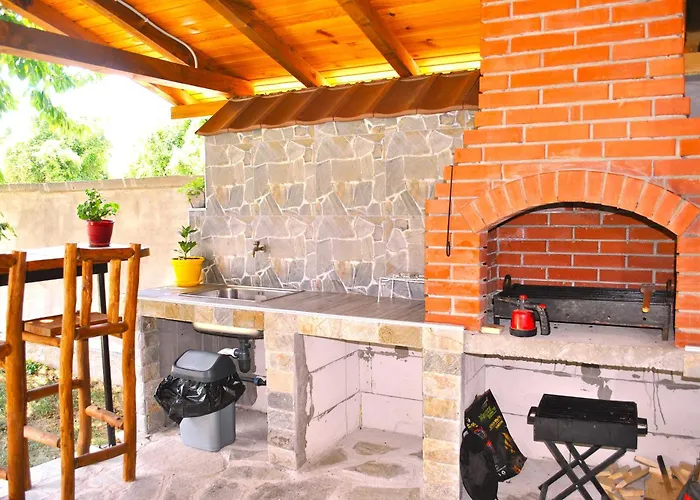 Къща за гости къщи брик 2 *